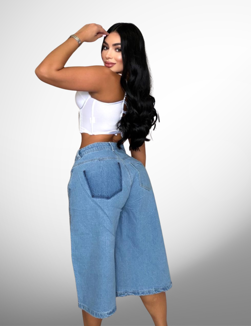 Bermuda jeans rigida con pedrería